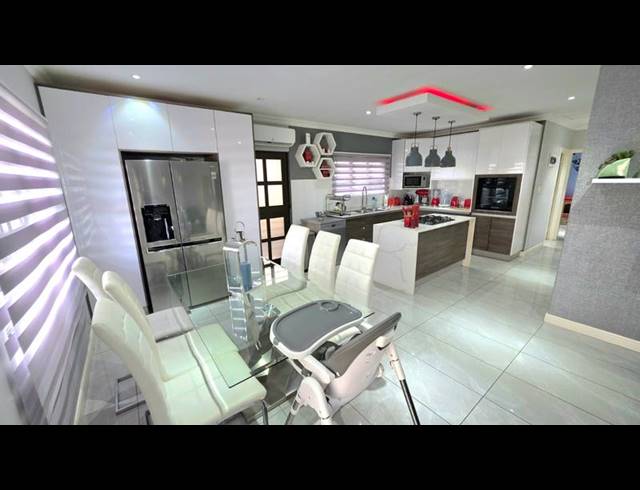 3 BEDROOM SIMPLEX FOR SALE IN ESCOMBE